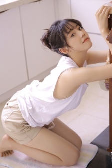 在野外被男人躁了一夜视频