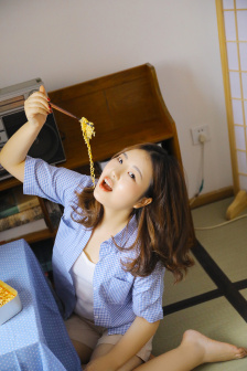 没穿内裤的领队在线观看